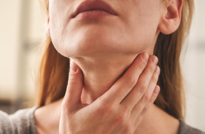 Consejo farmacéutico en afecciones bucales y de garganta que cursan con dolor